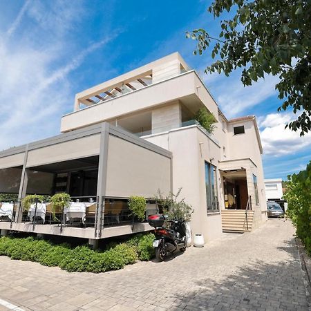 Rooms & Restaurant Matanovi Dvori Sukošan Exterior foto